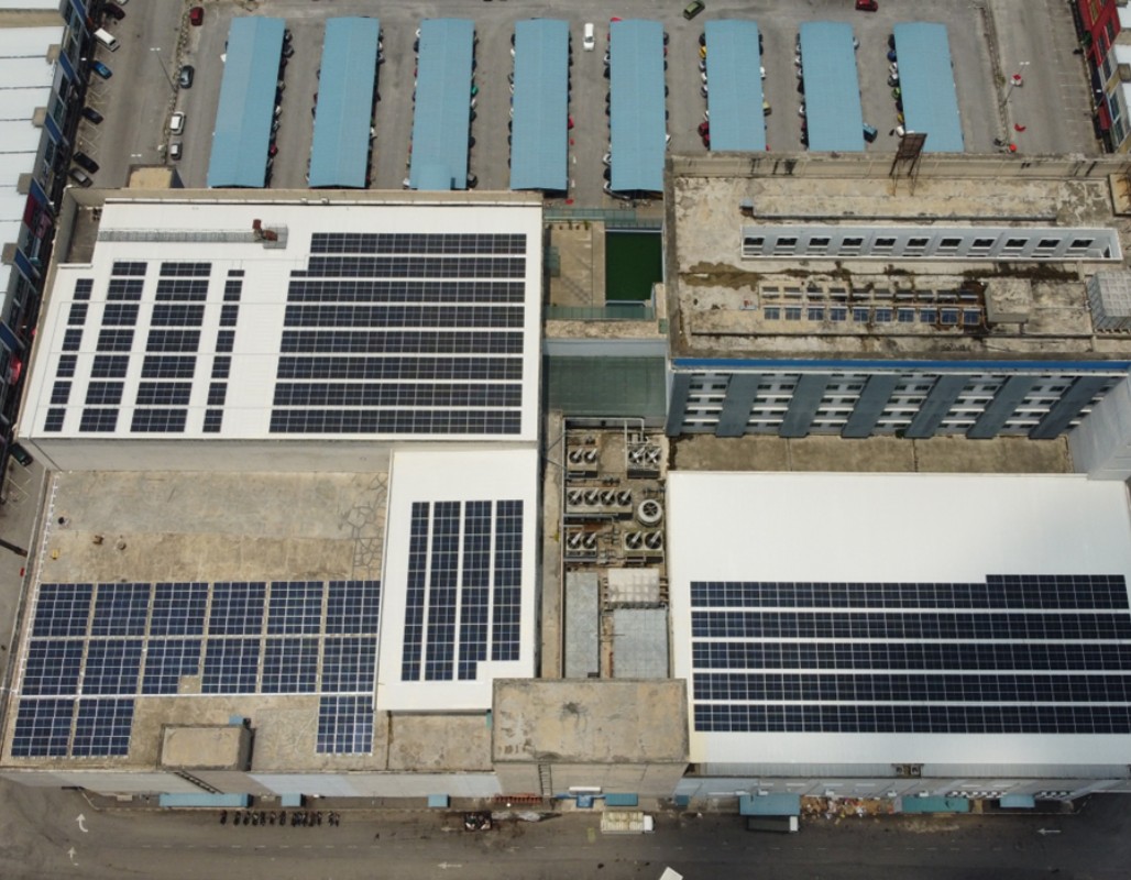 Shopping Mall with solar panels